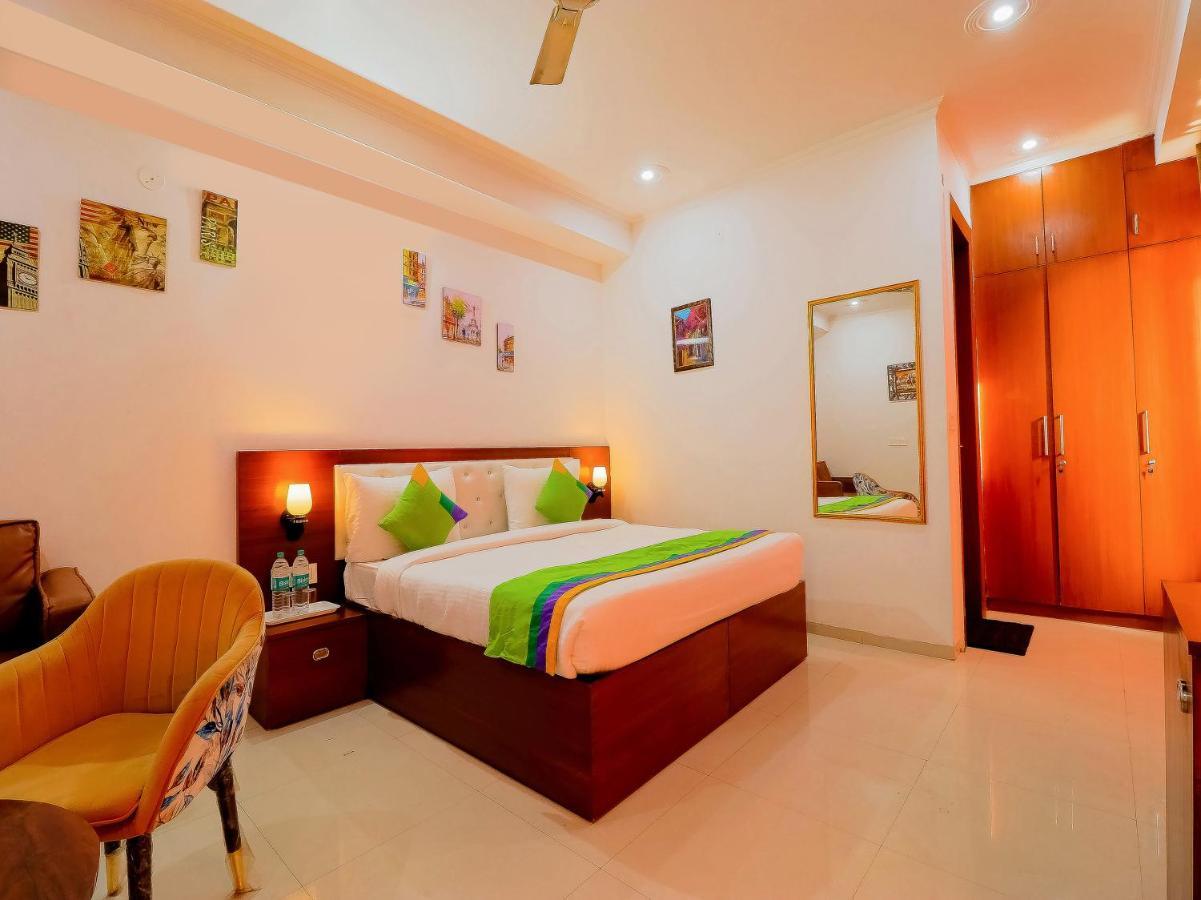 Treebo Rejoice 52 - 3Km From Huda City Metro Station Badshahpur エクステリア 写真