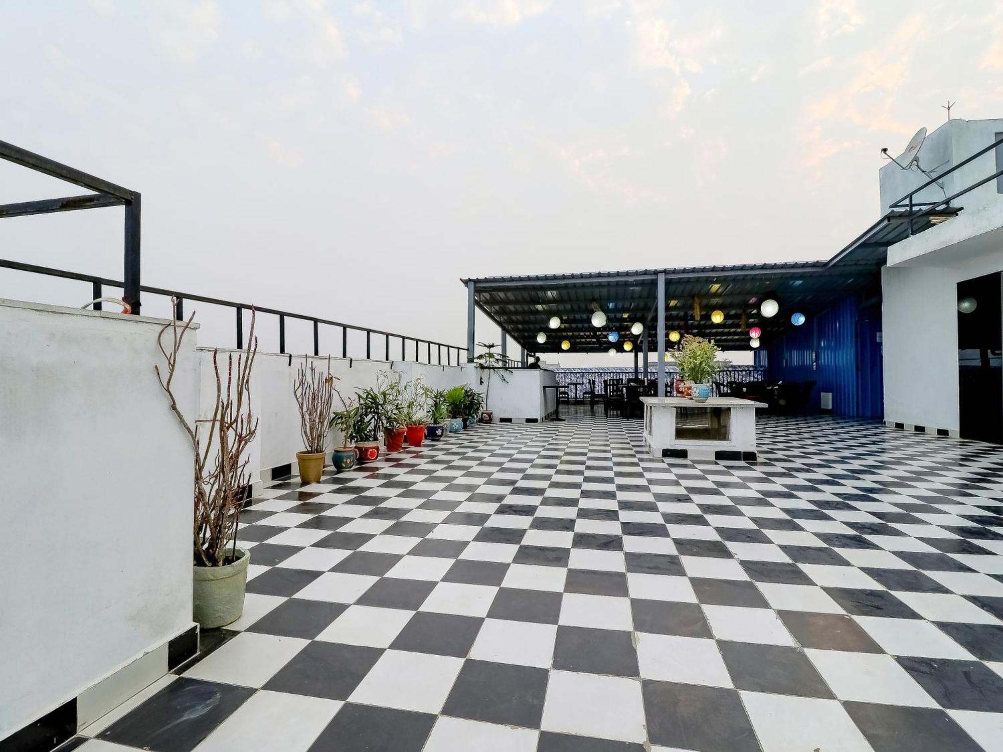 Treebo Rejoice 52 - 3Km From Huda City Metro Station Badshahpur エクステリア 写真