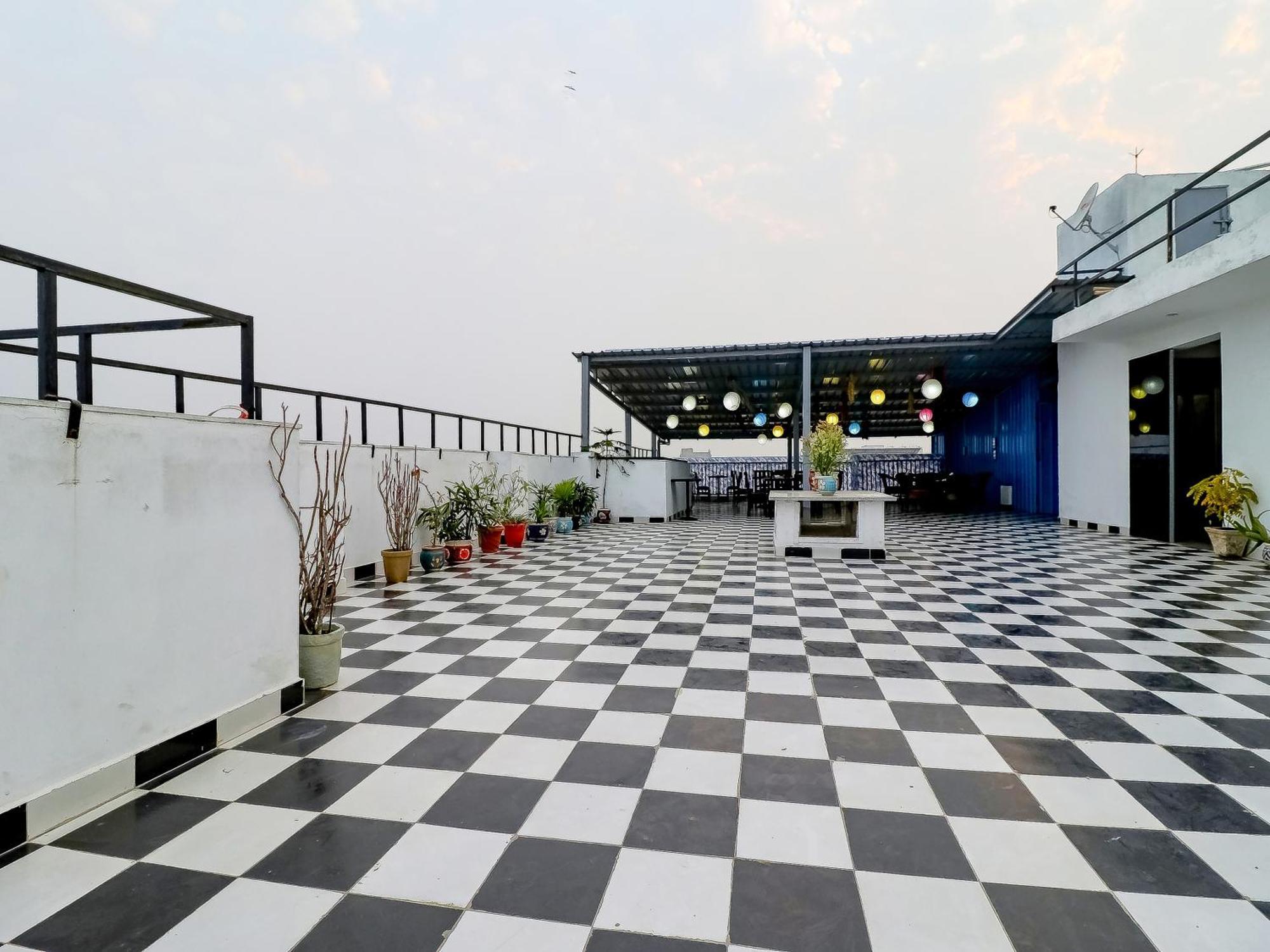 Treebo Rejoice 52 - 3Km From Huda City Metro Station Badshahpur エクステリア 写真