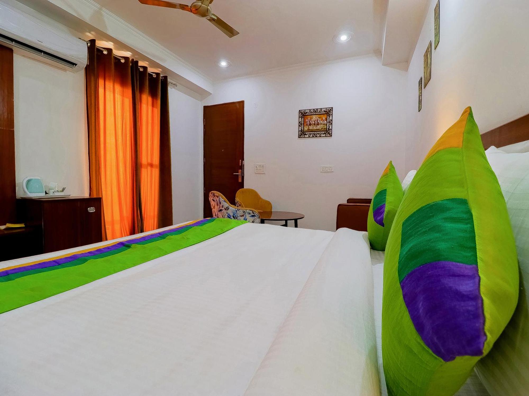 Treebo Rejoice 52 - 3Km From Huda City Metro Station Badshahpur エクステリア 写真