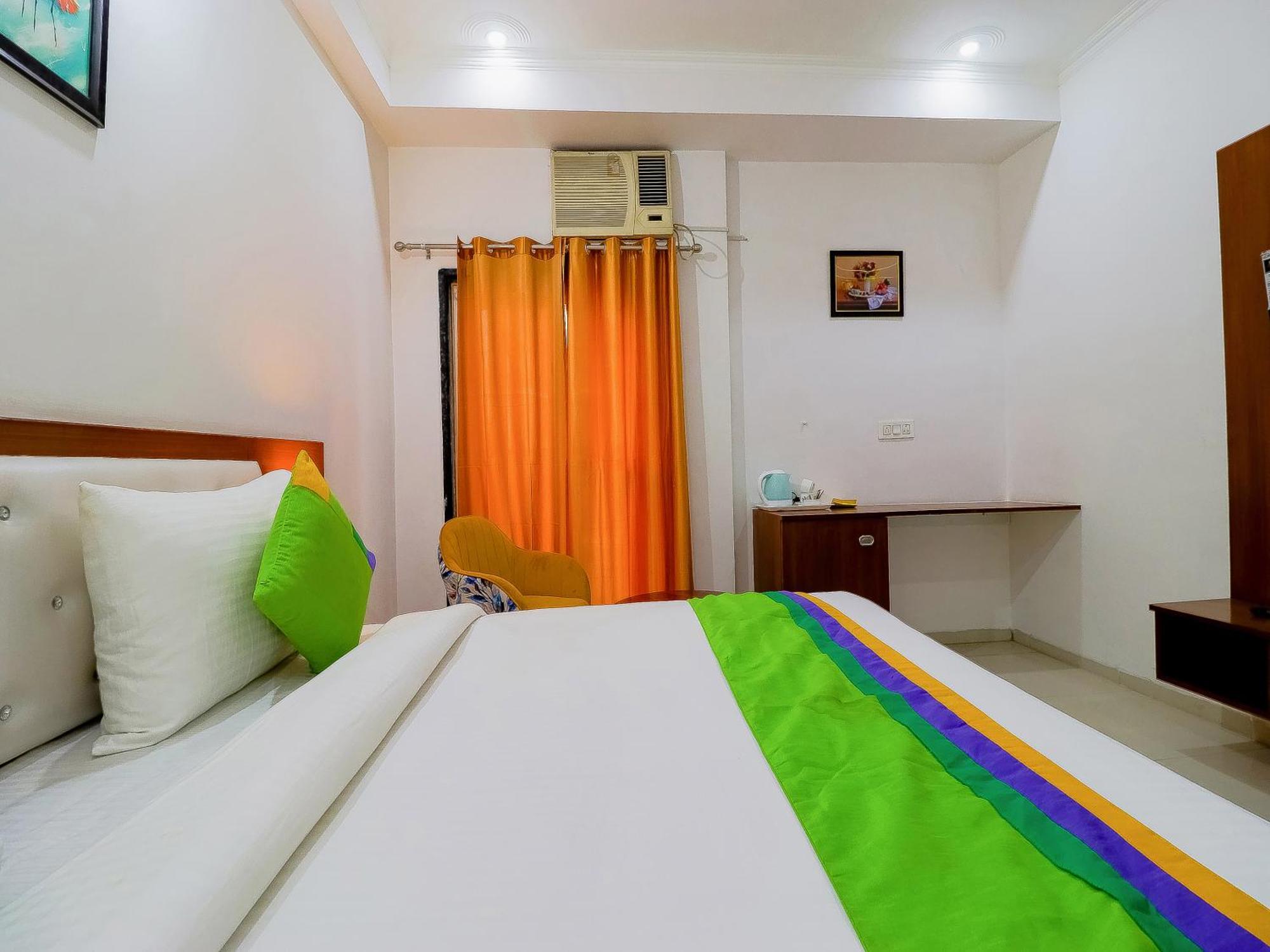 Treebo Rejoice 52 - 3Km From Huda City Metro Station Badshahpur エクステリア 写真