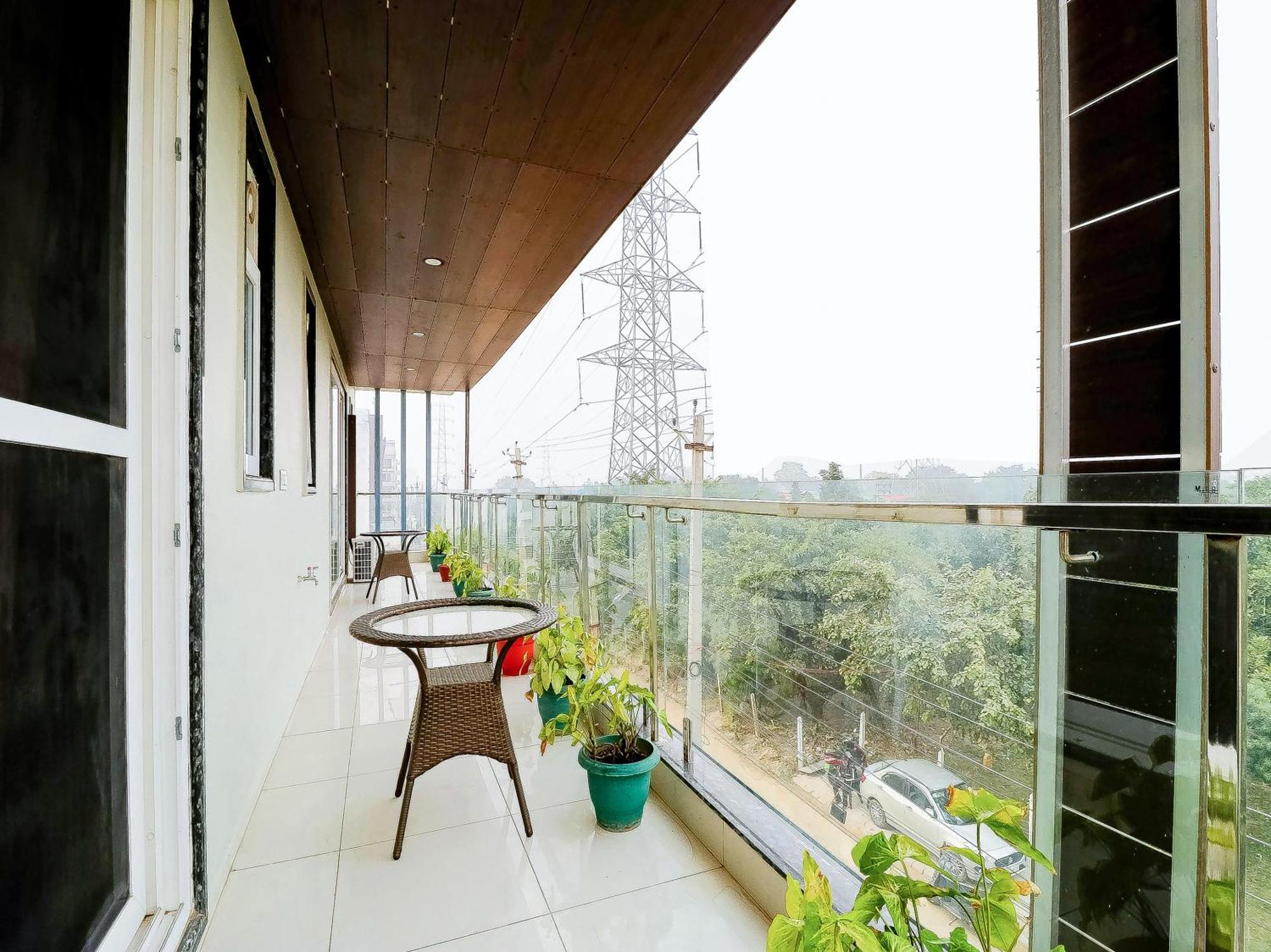 Treebo Rejoice 52 - 3Km From Huda City Metro Station Badshahpur エクステリア 写真