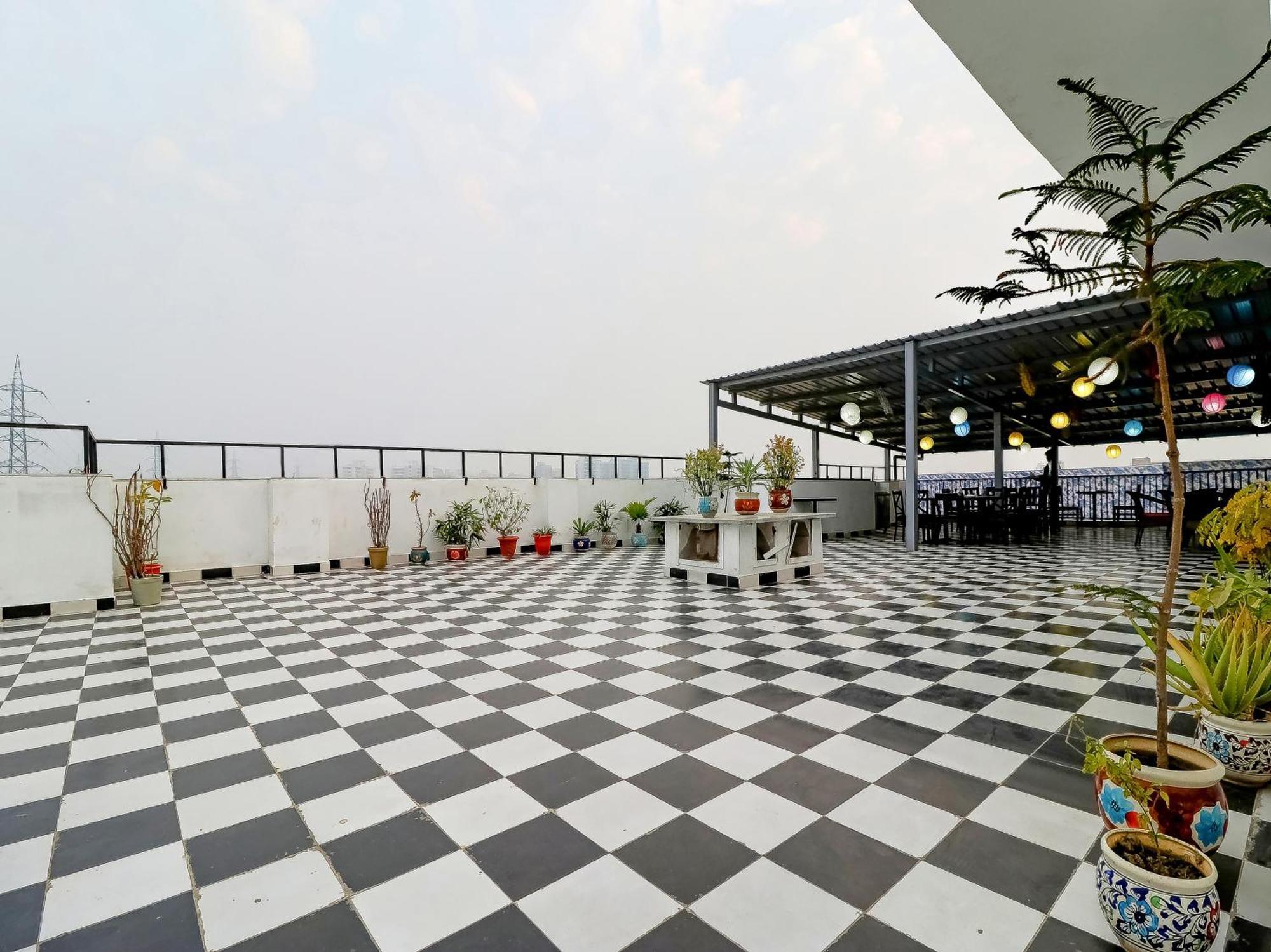Treebo Rejoice 52 - 3Km From Huda City Metro Station Badshahpur エクステリア 写真